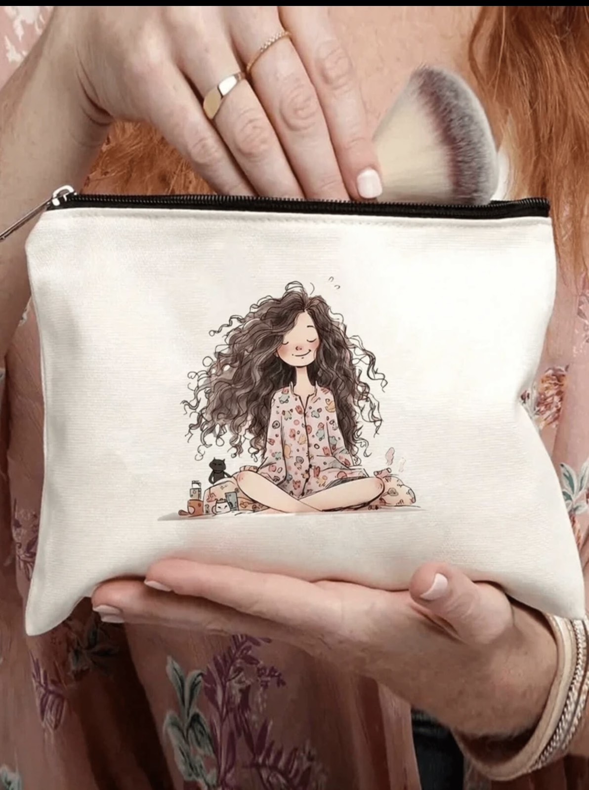 An Upgraded And Enlarged Canvas-Printed Makeup Storage Bag
