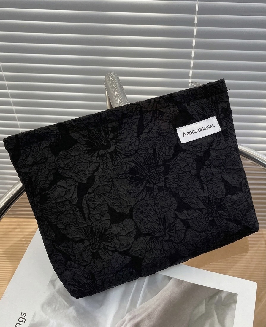 1 Pc Black Floral Jacquard Cosmetic Bag