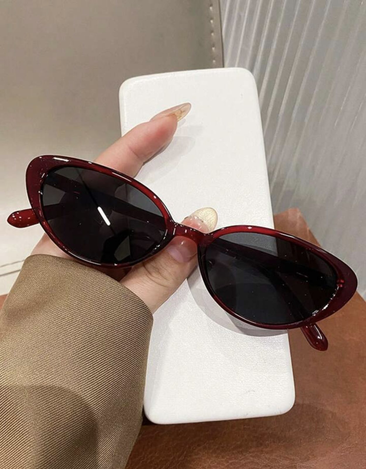 نظارات الـ Cat-Eye الكلاسيكية باللون الأحمر